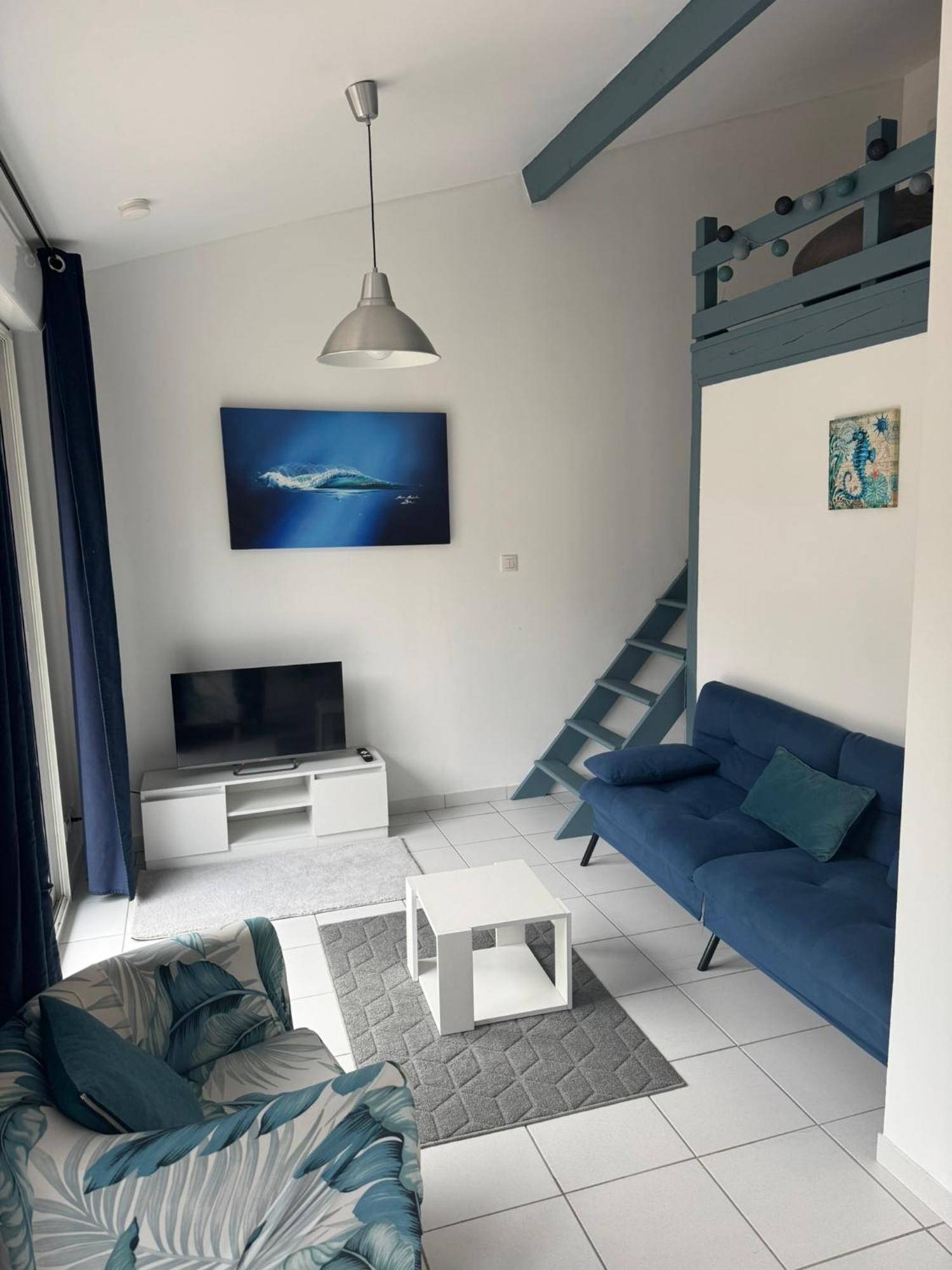 Dependance Avec Piscine Et Partages - 130 M Privatunterkunft